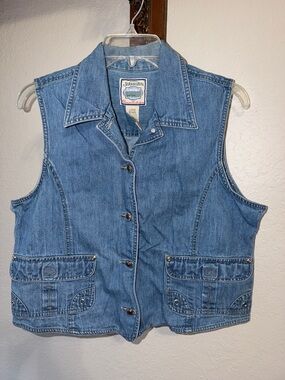 Vintage cropped jean jacket with pockets